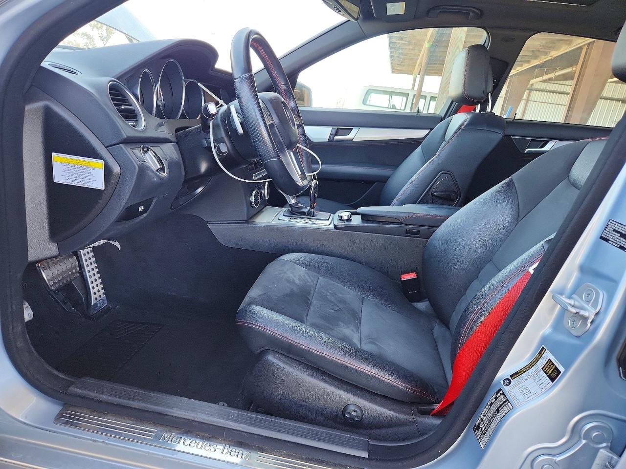 2013 Mercedes-benz C 250 Серебряный vin: WDDGF4HBXDA866837