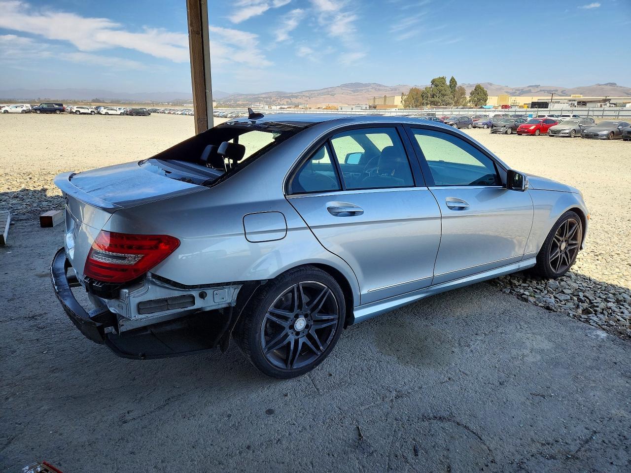 2013 Mercedes-benz C 250 Серебряный vin: WDDGF4HBXDA866837