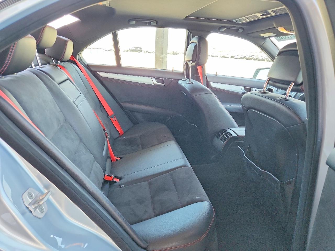 2013 Mercedes-benz C 250 Серебряный vin: WDDGF4HBXDA866837