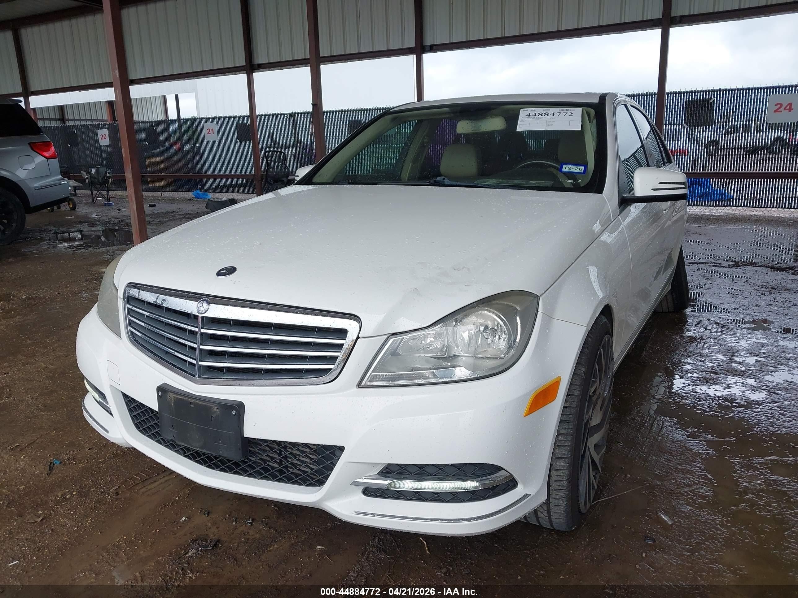 2013 Mercedes-benz C 250 Luxury White vin: WDDGF4HBXDA867681