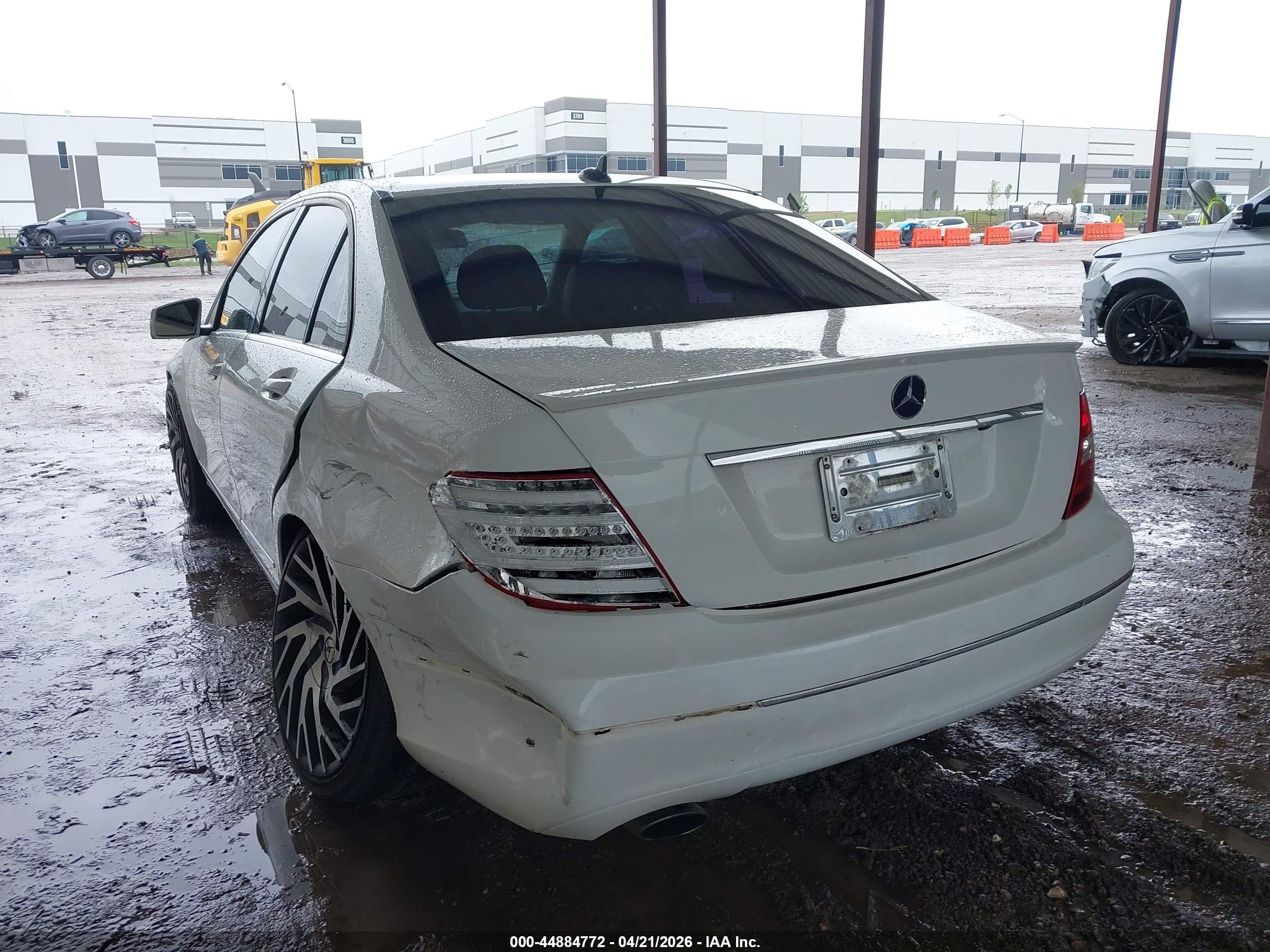 2013 Mercedes-benz C 250 Luxury White vin: WDDGF4HBXDA867681