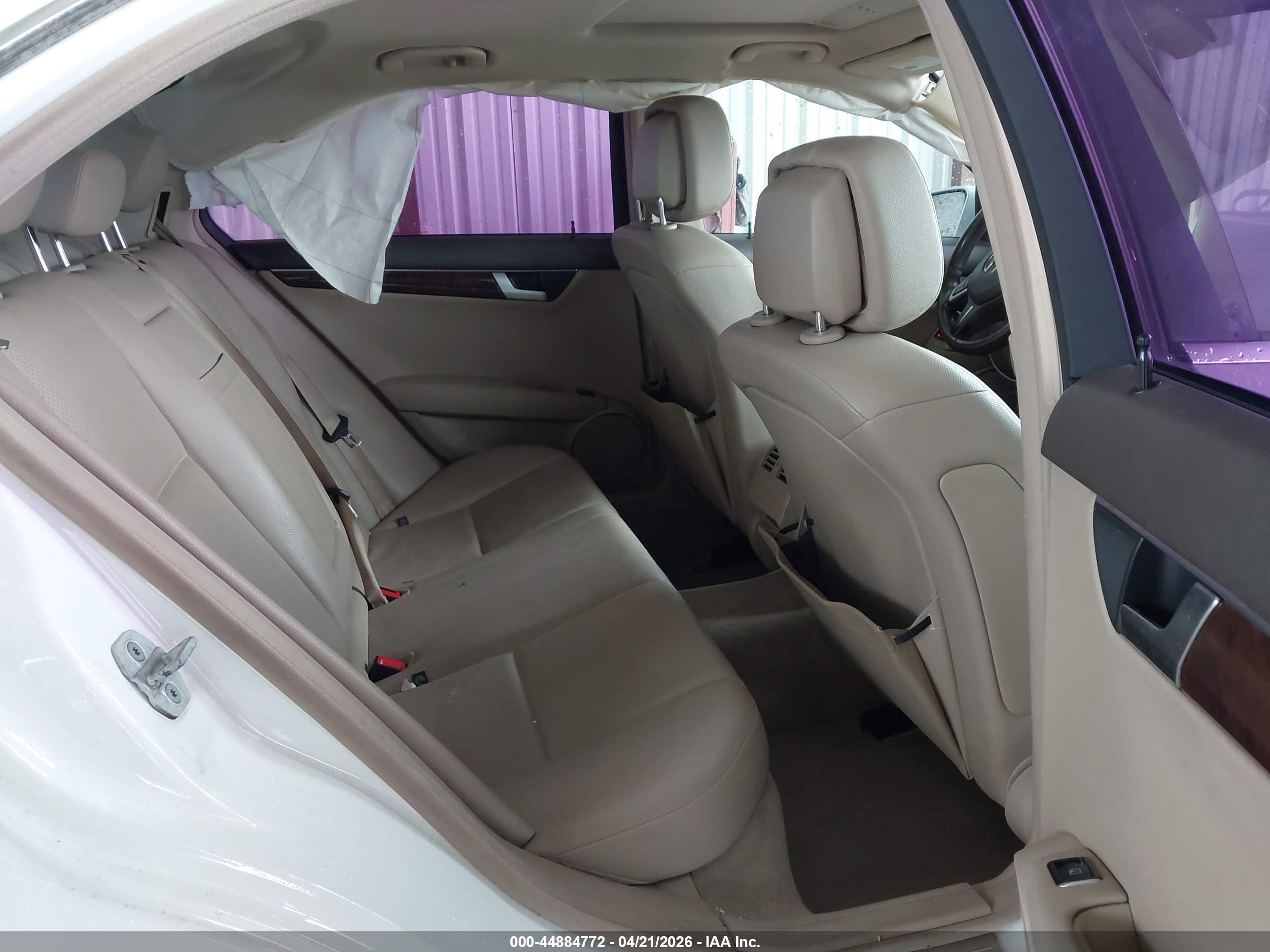 2013 Mercedes-benz C 250 Luxury White vin: WDDGF4HBXDA867681