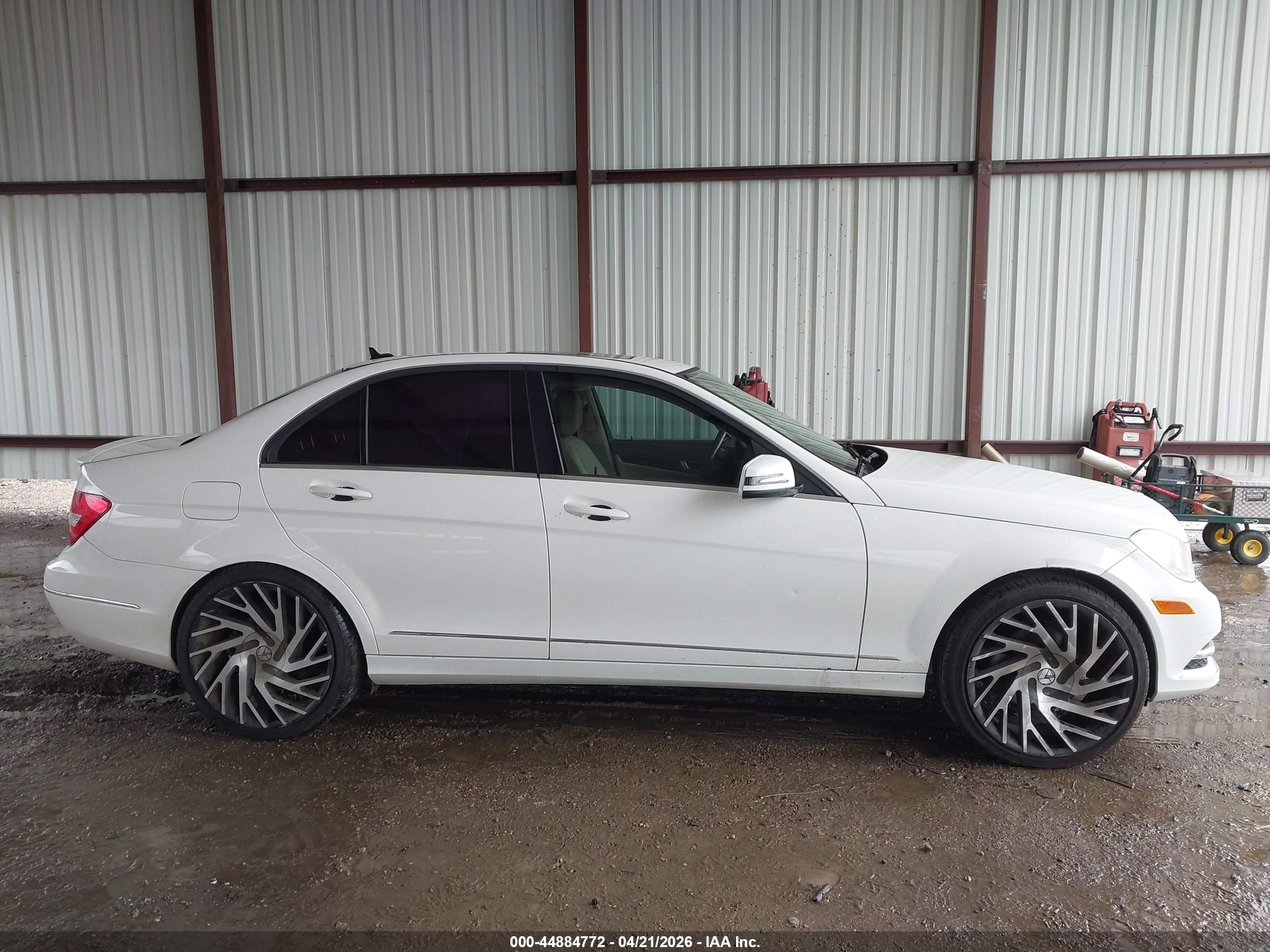 2013 Mercedes-benz C 250 Luxury White vin: WDDGF4HBXDA867681