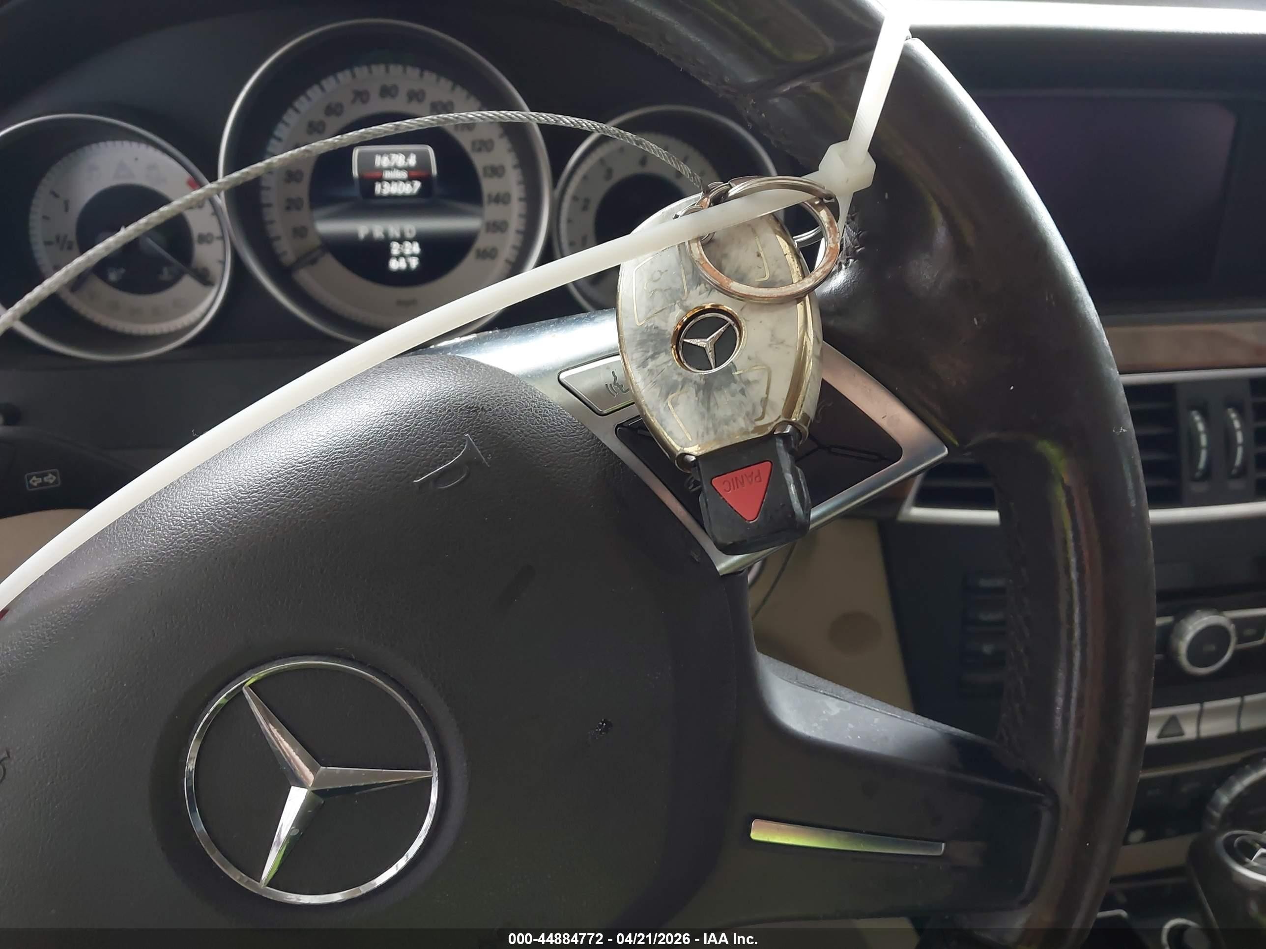2013 Mercedes-benz C 250 Luxury White vin: WDDGF4HBXDA867681