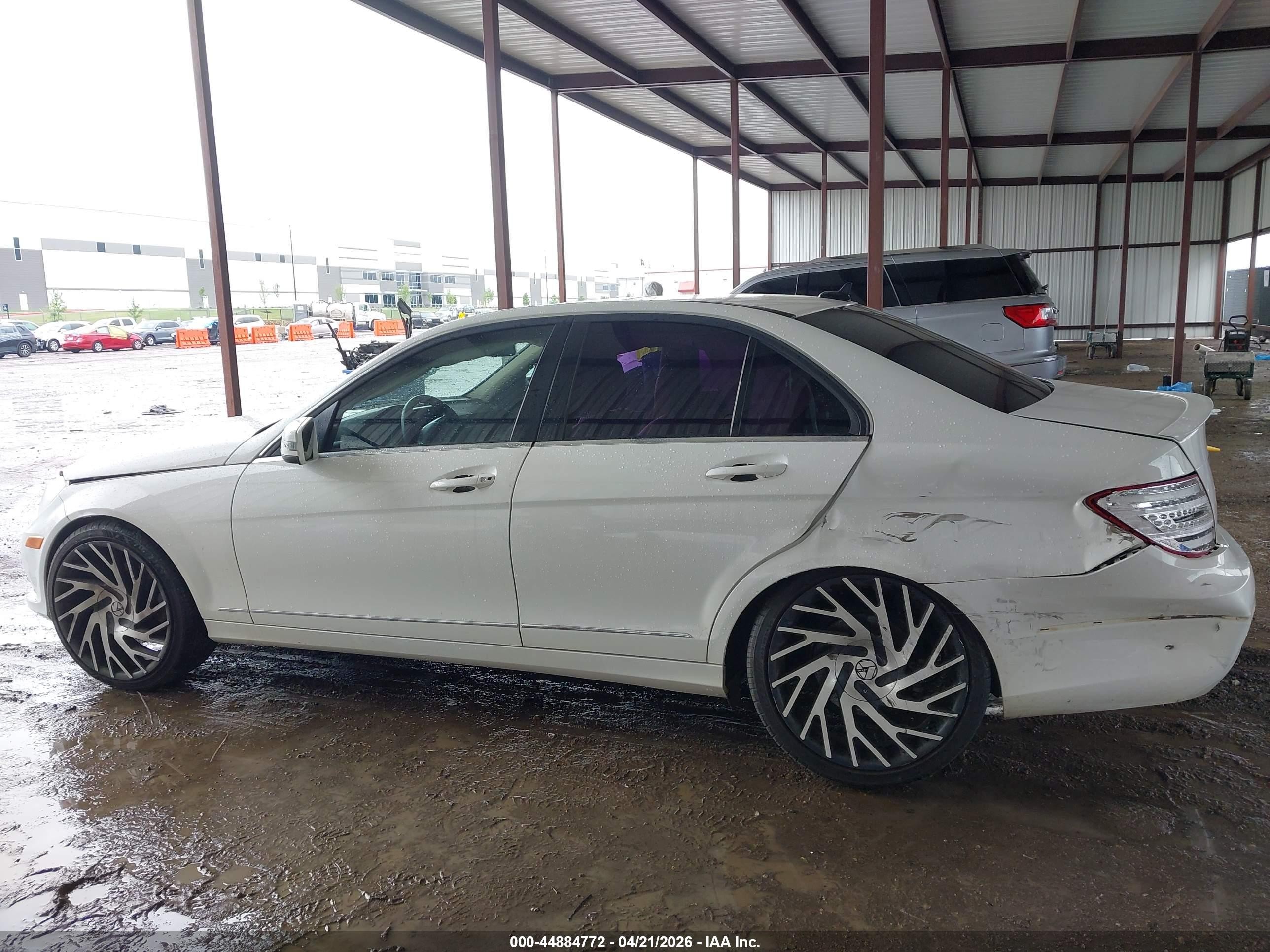 2013 Mercedes-benz C 250 Luxury White vin: WDDGF4HBXDA867681