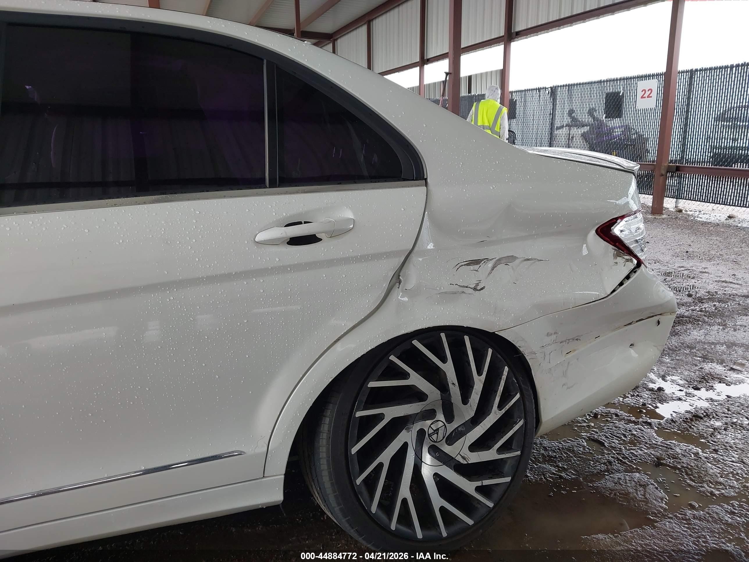 2013 Mercedes-benz C 250 Luxury White vin: WDDGF4HBXDA867681