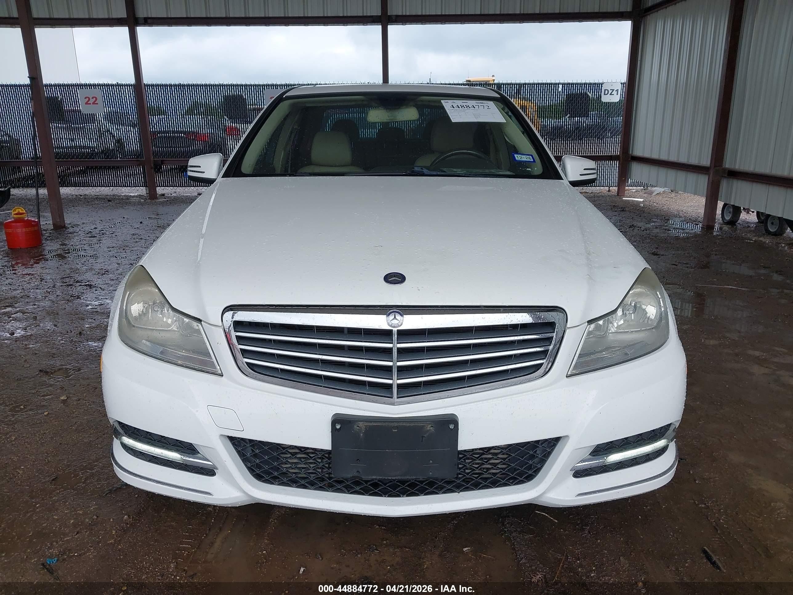 2013 Mercedes-benz C 250 Luxury White vin: WDDGF4HBXDA867681