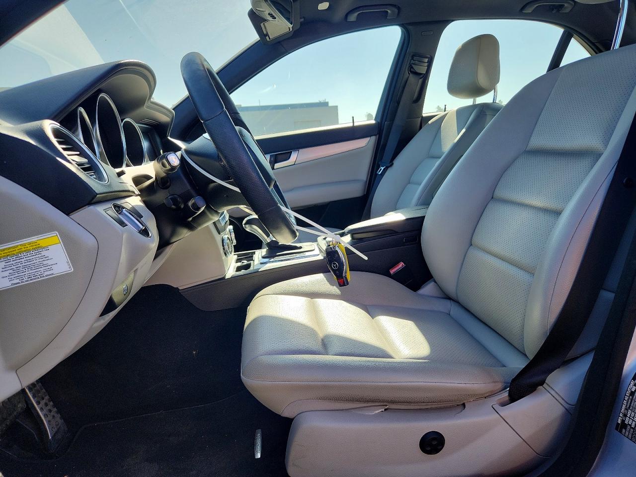 2013 Mercedes-benz C 250 Blue vin: WDDGF4HBXDA869690