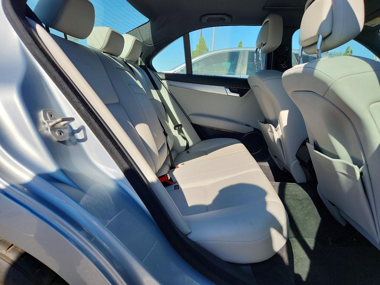 2013 Mercedes-benz C 250 Blue vin: WDDGF4HBXDA869690