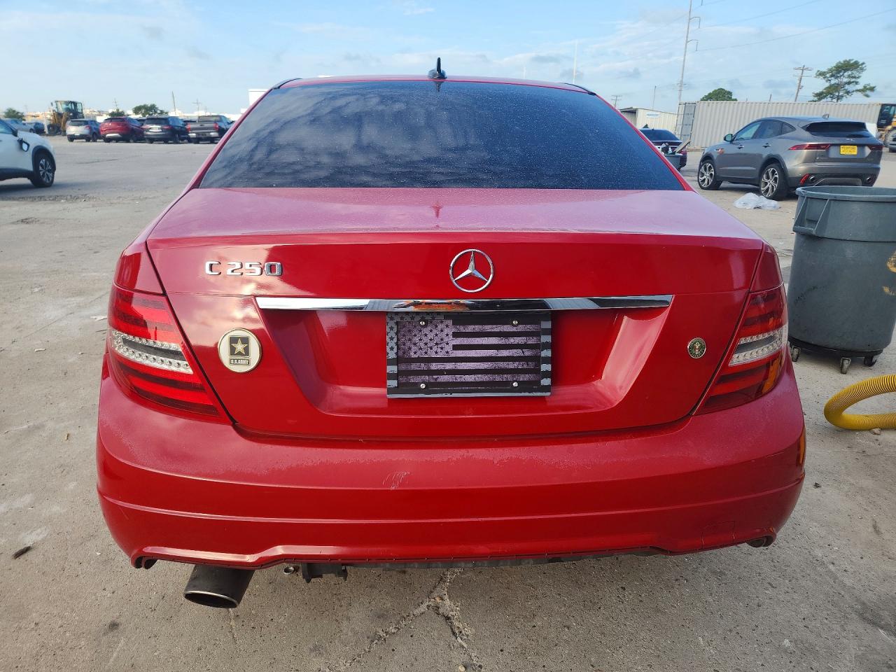 2013 Mercedes-benz C 250 Красный vin: WDDGF4HBXDR252033