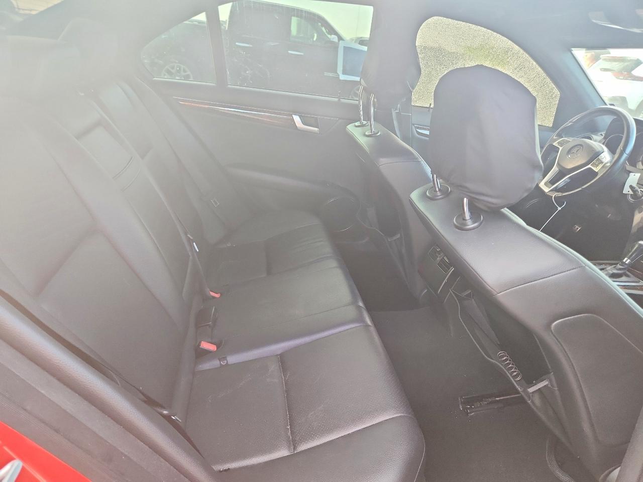 2013 Mercedes-benz C 250 Красный vin: WDDGF4HBXDR252033
