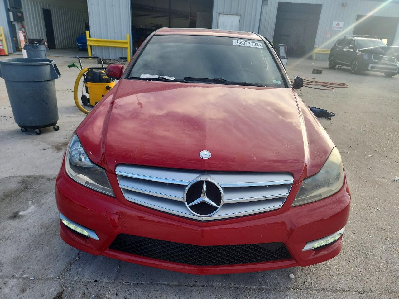 2013 Mercedes-benz C 250 Красный vin: WDDGF4HBXDR252033