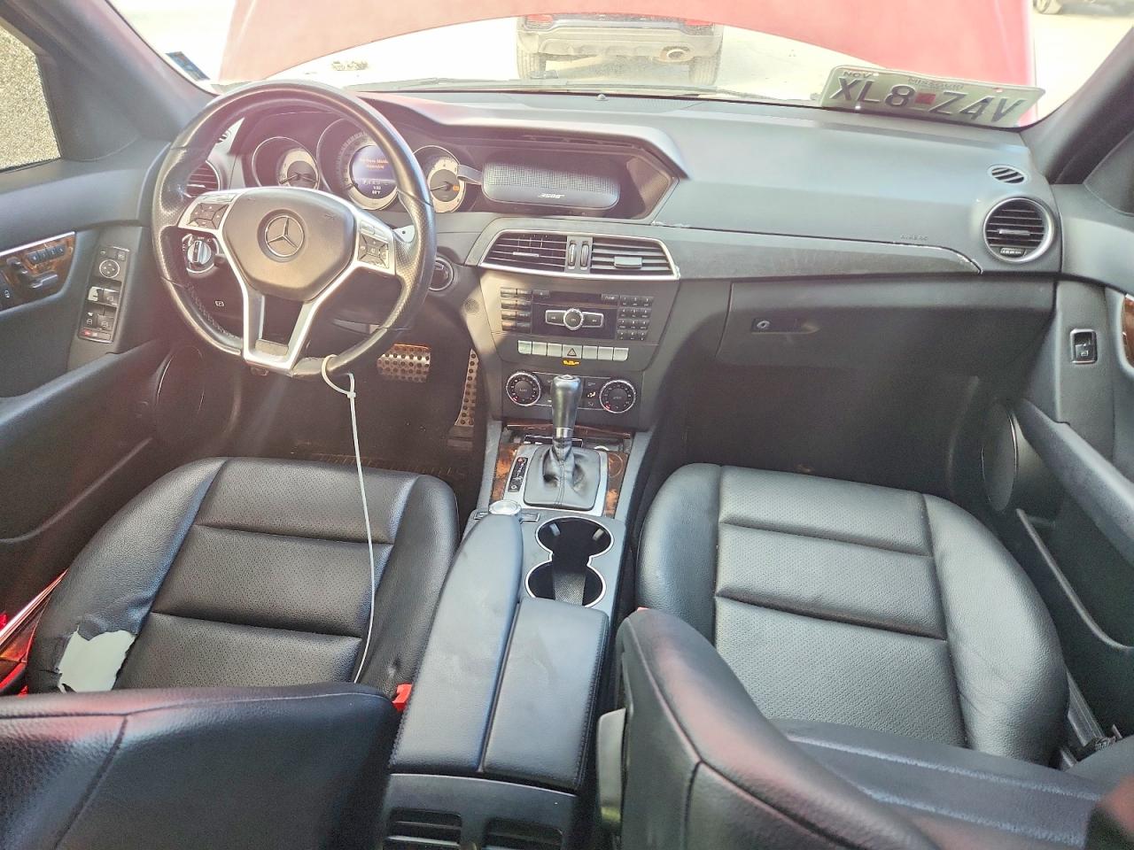 2013 Mercedes-benz C 250 Красный vin: WDDGF4HBXDR252033