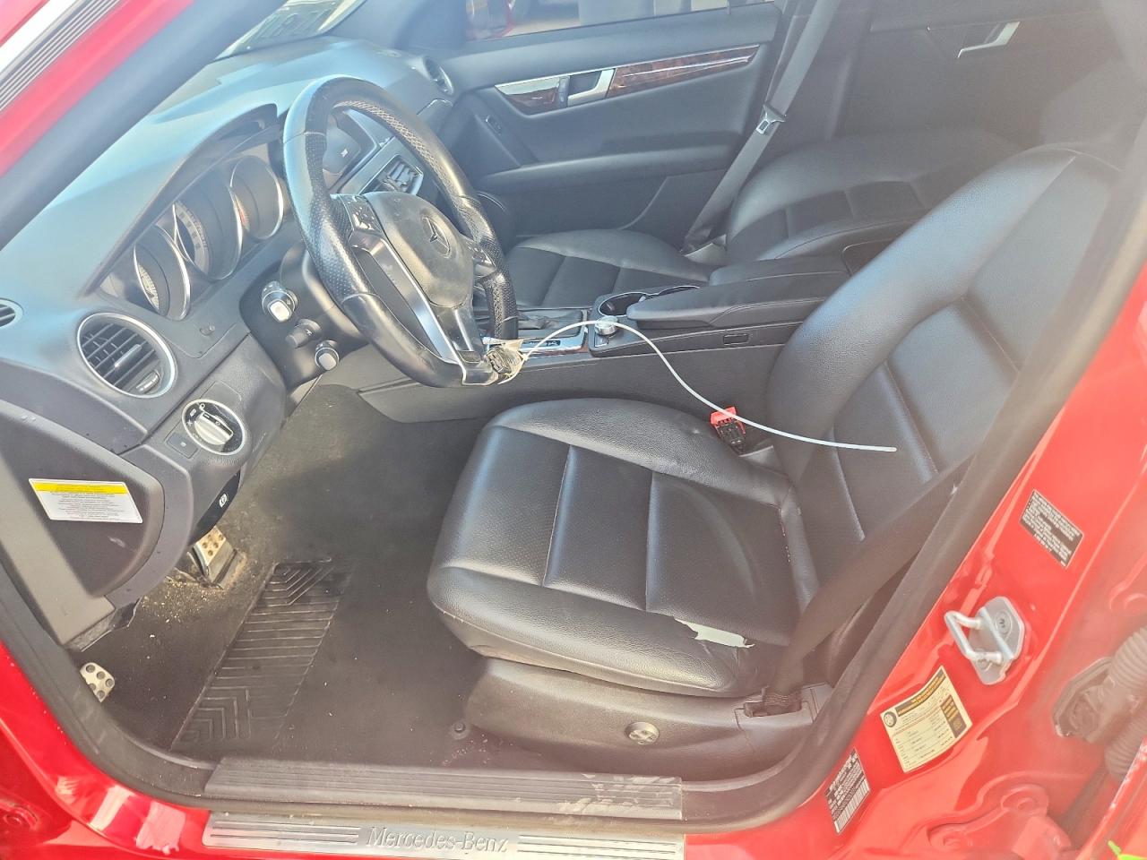 2013 Mercedes-benz C 250 Красный vin: WDDGF4HBXDR252033