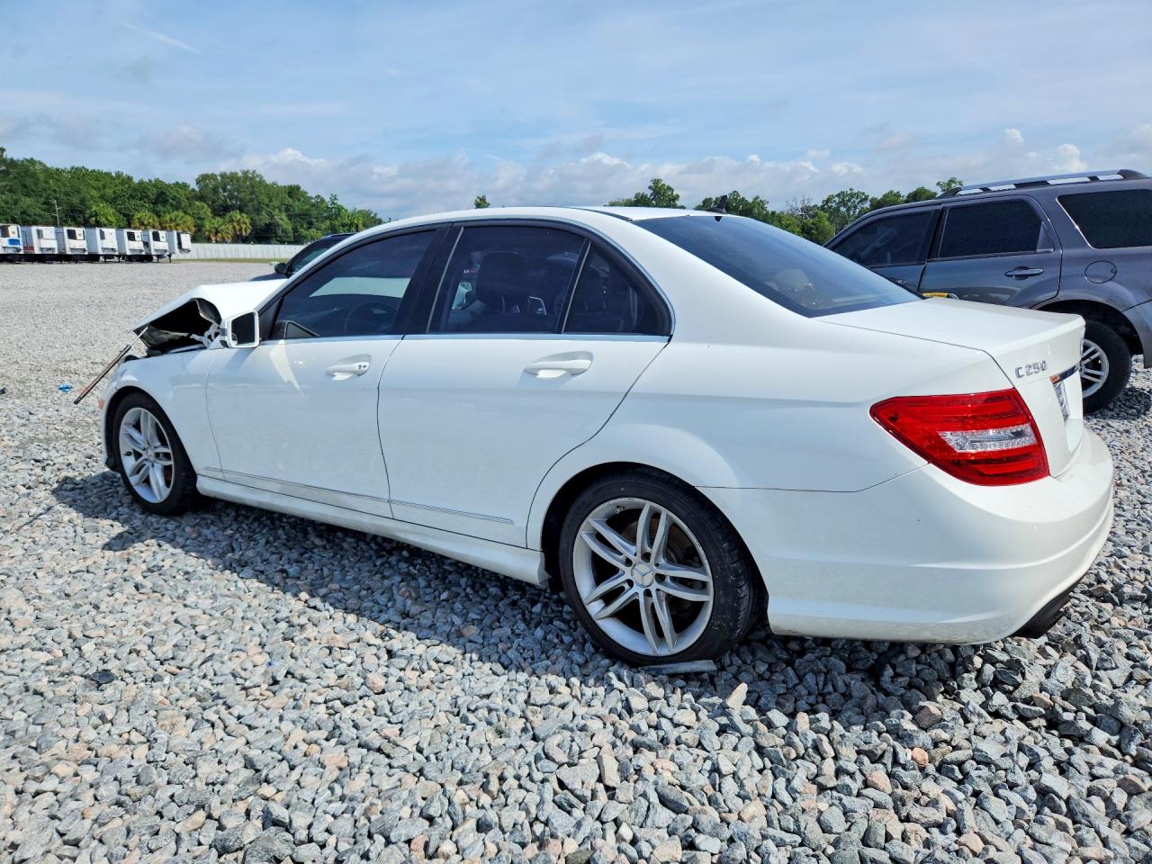 2013 Mercedes-benz C 250 White vin: WDDGF4HBXDR271049