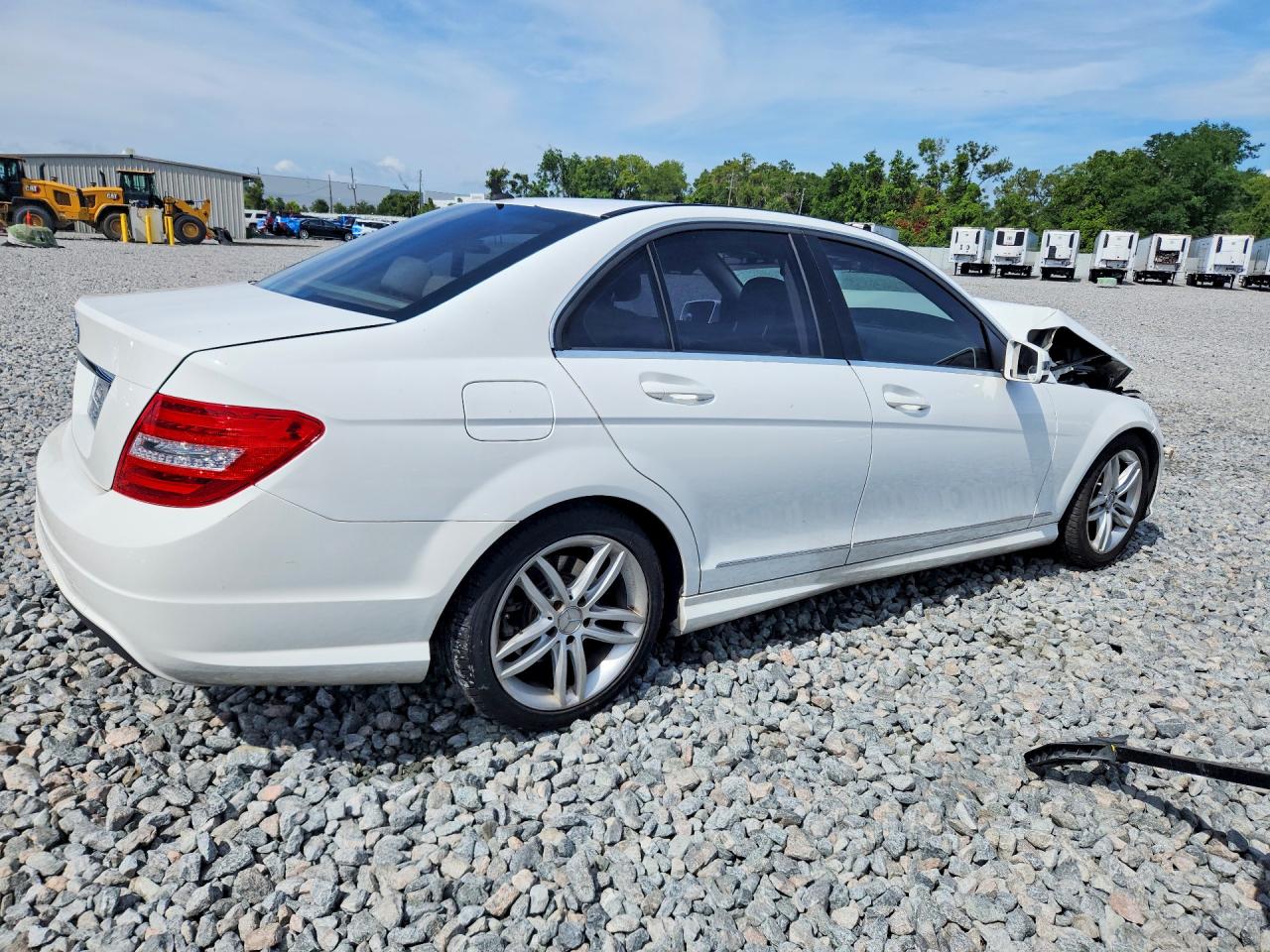 2013 Mercedes-benz C 250 White vin: WDDGF4HBXDR271049