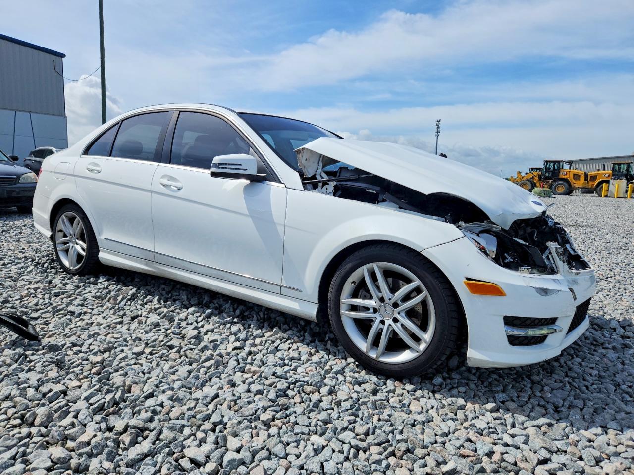 2013 Mercedes-benz C 250 White vin: WDDGF4HBXDR271049