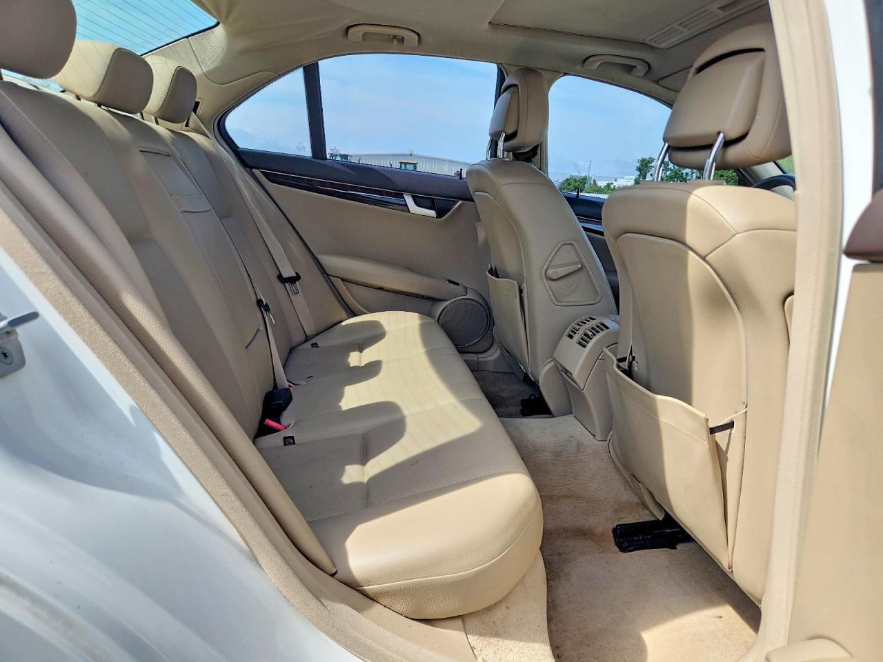 2013 Mercedes-benz C 250 White vin: WDDGF4HBXDR271049