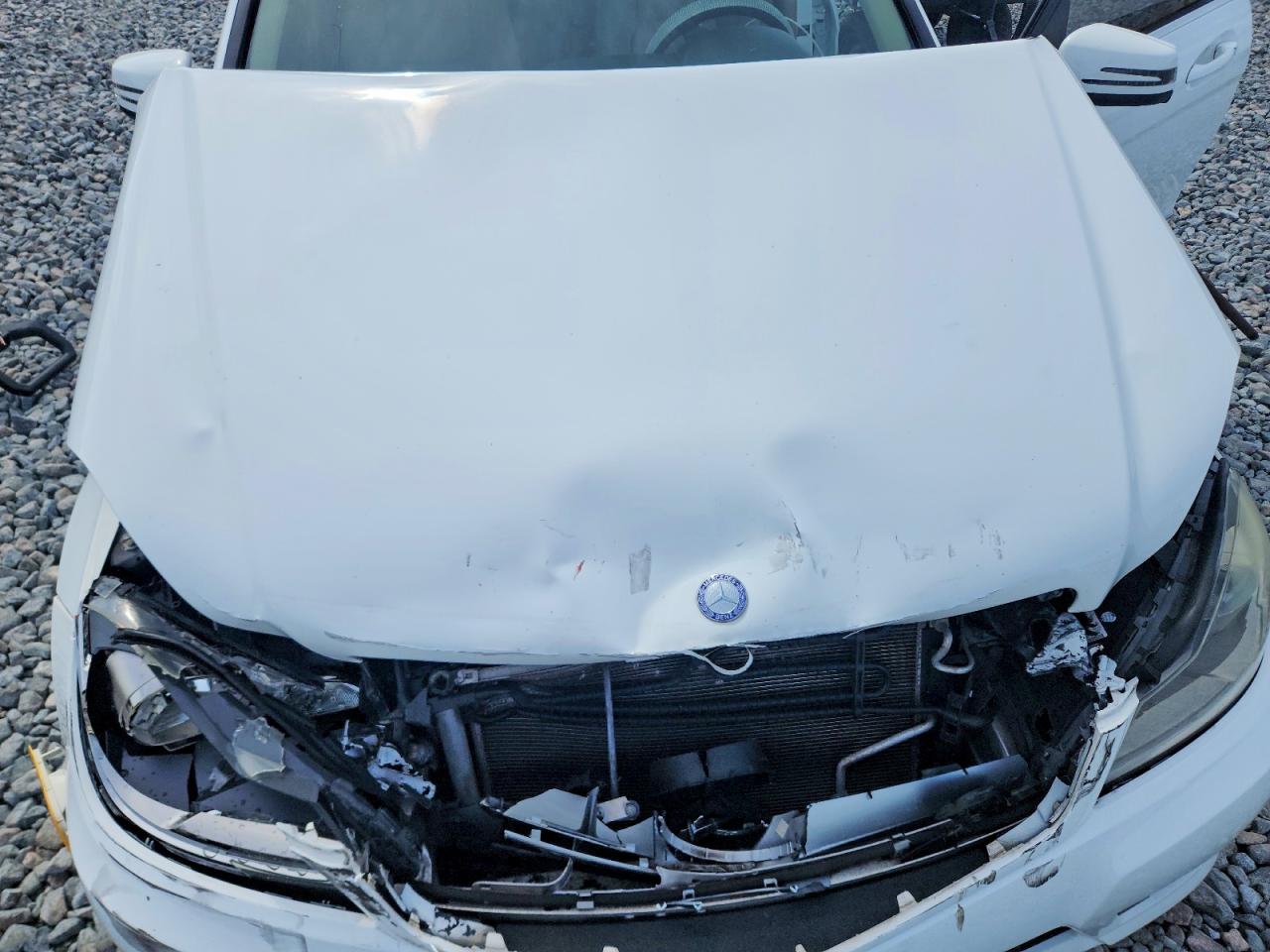 2013 Mercedes-benz C 250 White vin: WDDGF4HBXDR271049