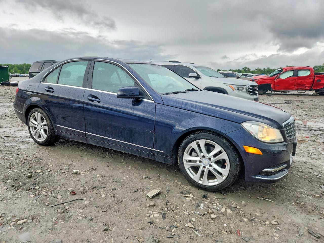 2013 Mercedes-benz C 250 Blue vin: WDDGF4HBXDR275425