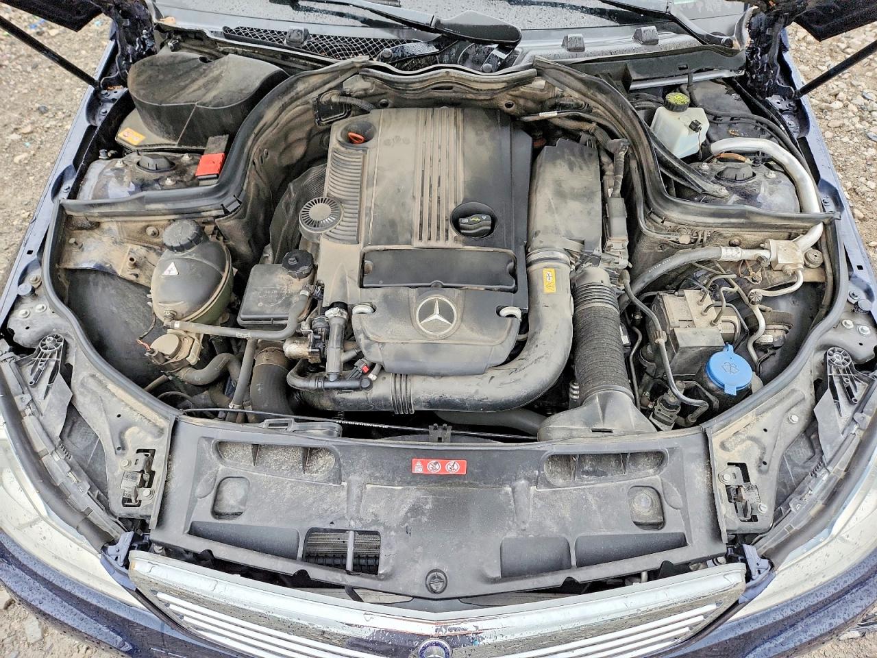 2013 Mercedes-benz C 250 Blue vin: WDDGF4HBXDR275425