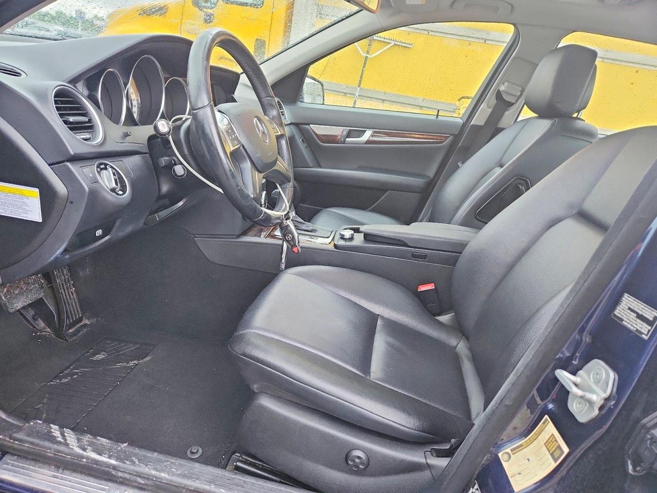 2013 Mercedes-benz C 250 Blue vin: WDDGF4HBXDR275425