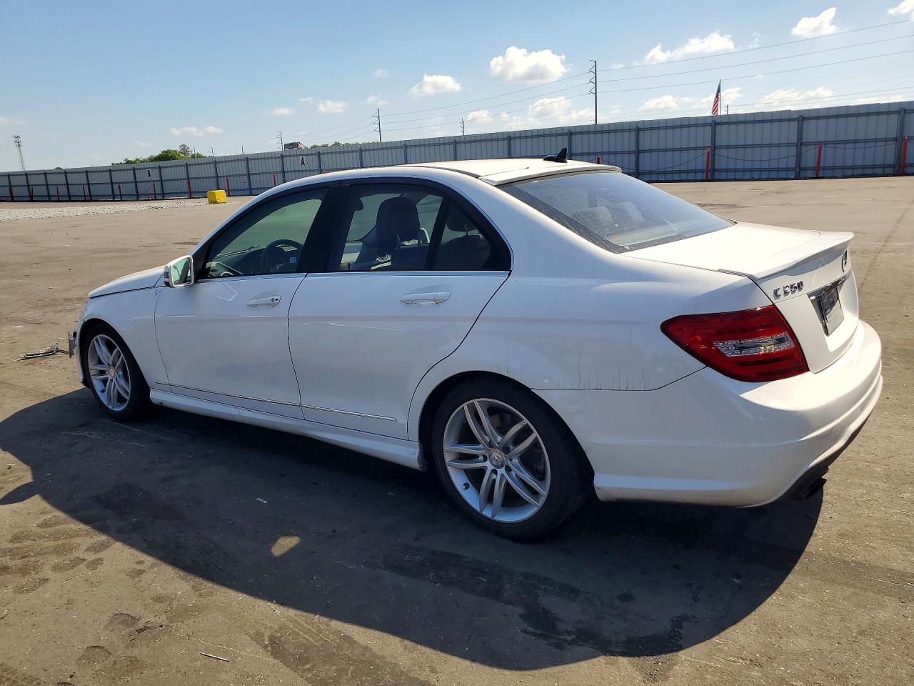 2013 Mercedes-benz C 250 White vin: WDDGF4HBXDR276249
