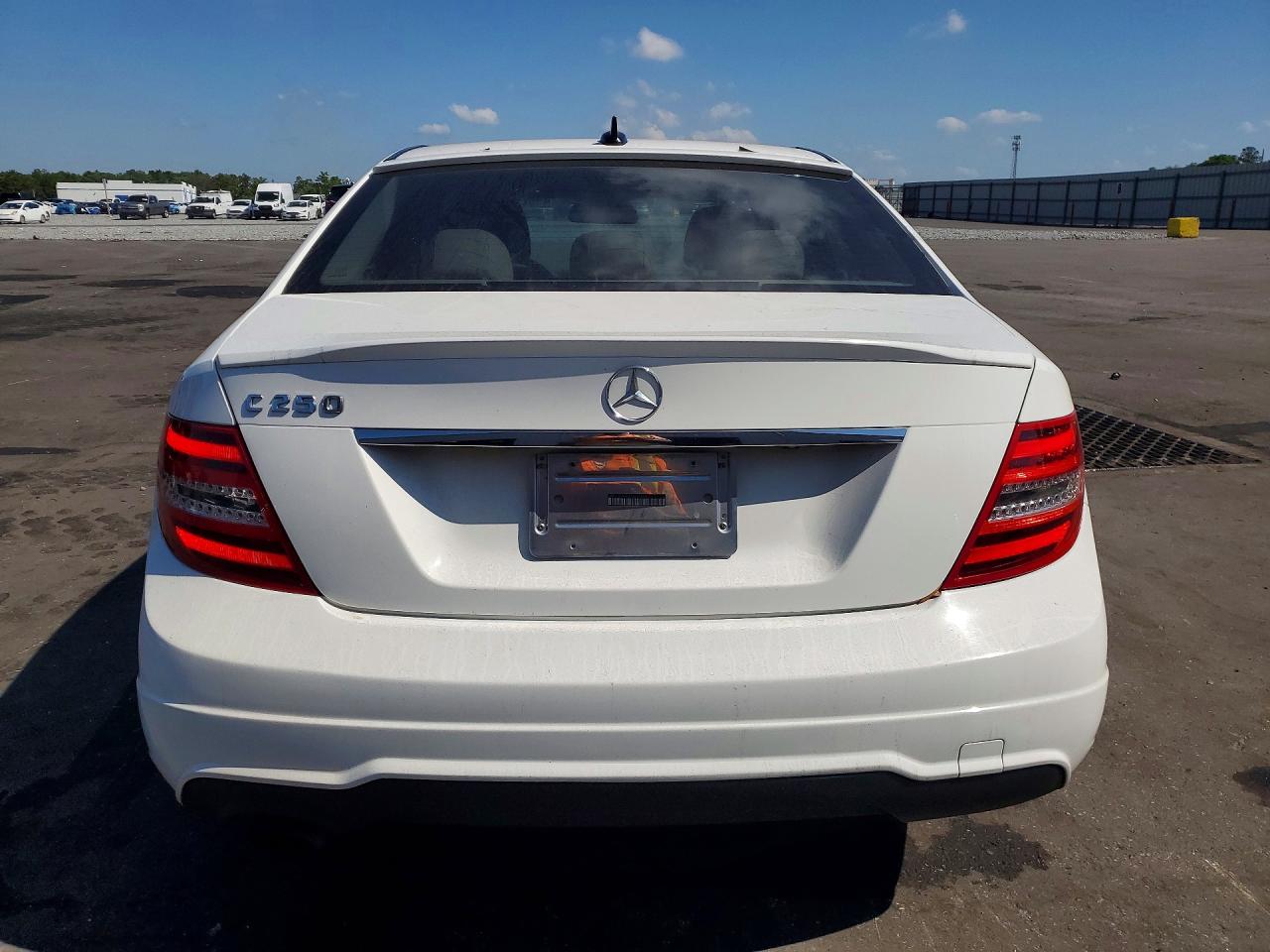 2013 Mercedes-benz C 250 White vin: WDDGF4HBXDR276249