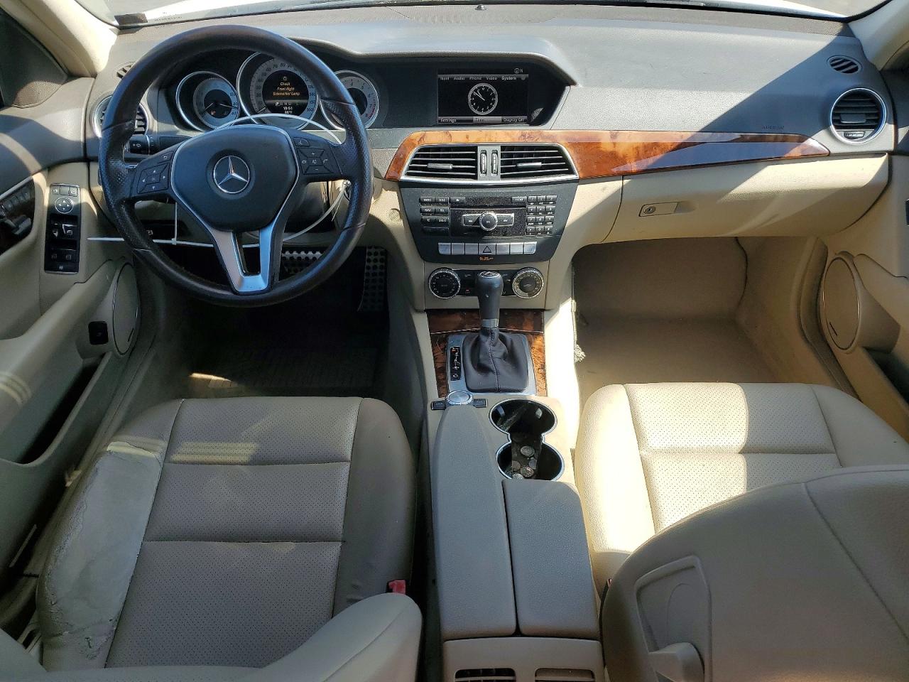 2013 Mercedes-benz C 250 White vin: WDDGF4HBXDR276249