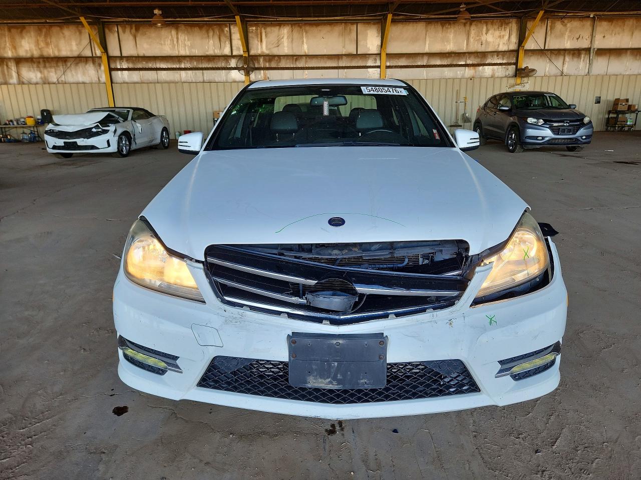 2014 Mercedes-benz C 250 White vin: WDDGF4HBXEA953526