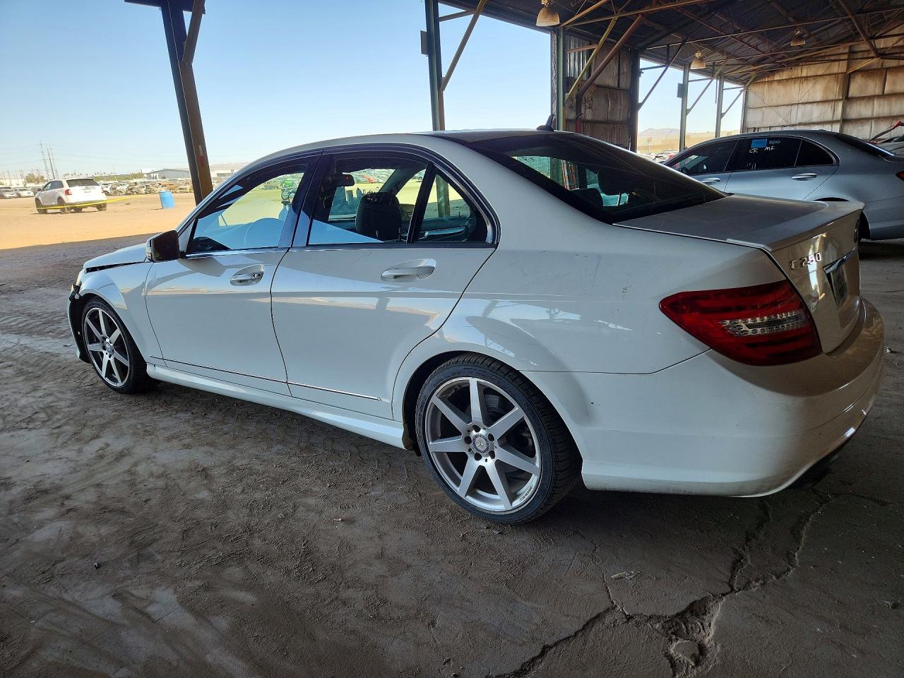 2014 Mercedes-benz C 250 White vin: WDDGF4HBXEA953526