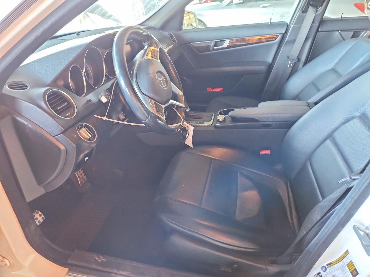 2014 Mercedes-benz C 250 White vin: WDDGF4HBXEA953526
