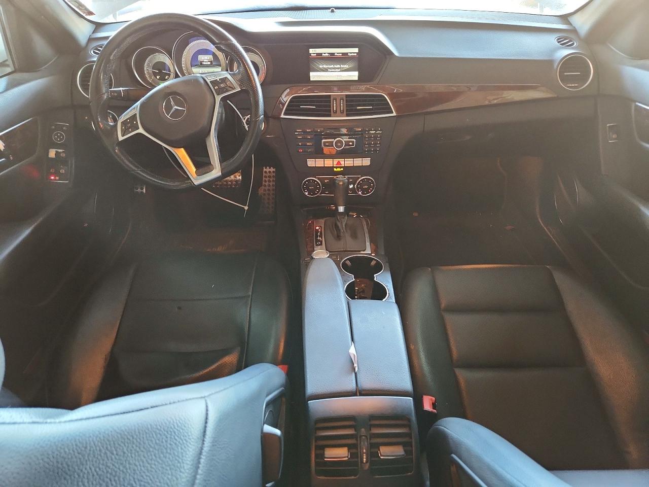 2014 Mercedes-benz C 250 White vin: WDDGF4HBXEA953526