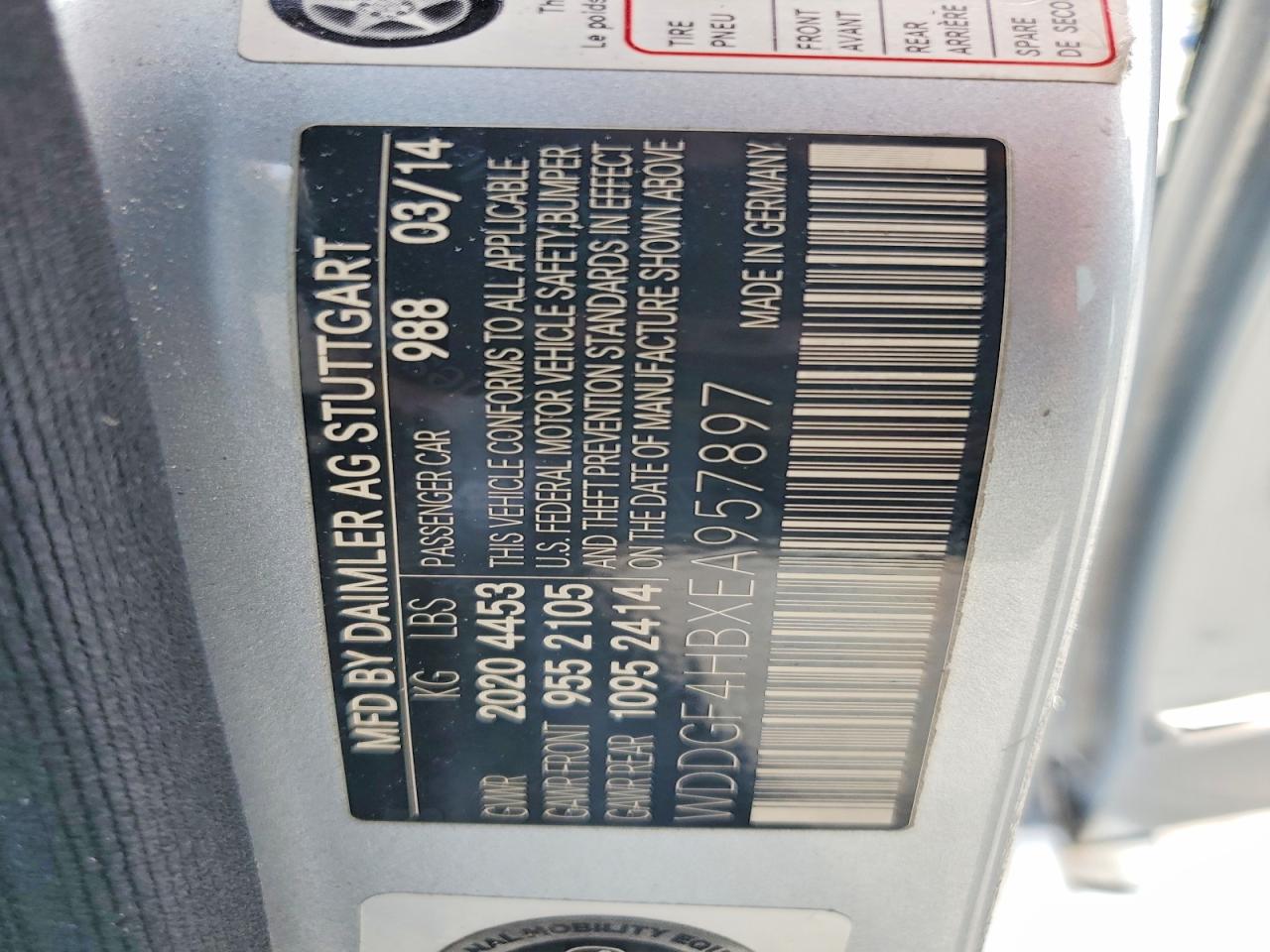 2014 Mercedes-benz C 250 Silver vin: WDDGF4HBXEA957897