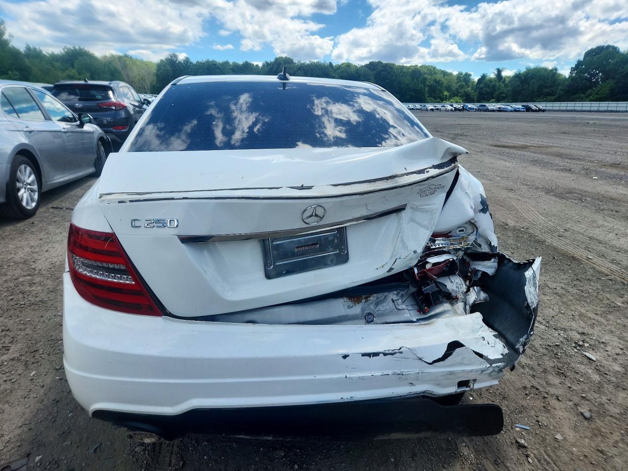 2014 Mercedes-benz C 250 White vin: WDDGF4HBXEA960816