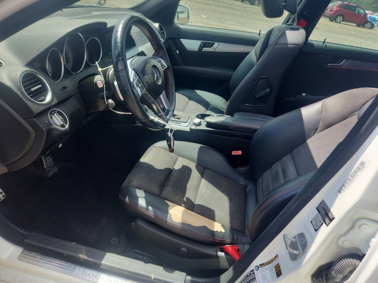 2014 Mercedes-benz C 250 White vin: WDDGF4HBXEA960816