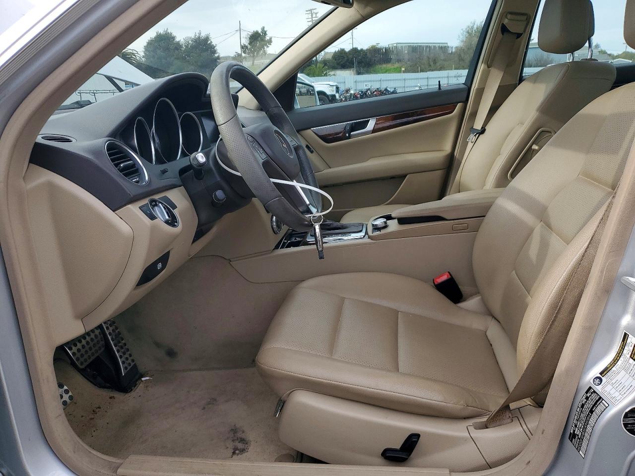 2014 Mercedes-benz C 250 Silver vin: WDDGF4HBXEA960864