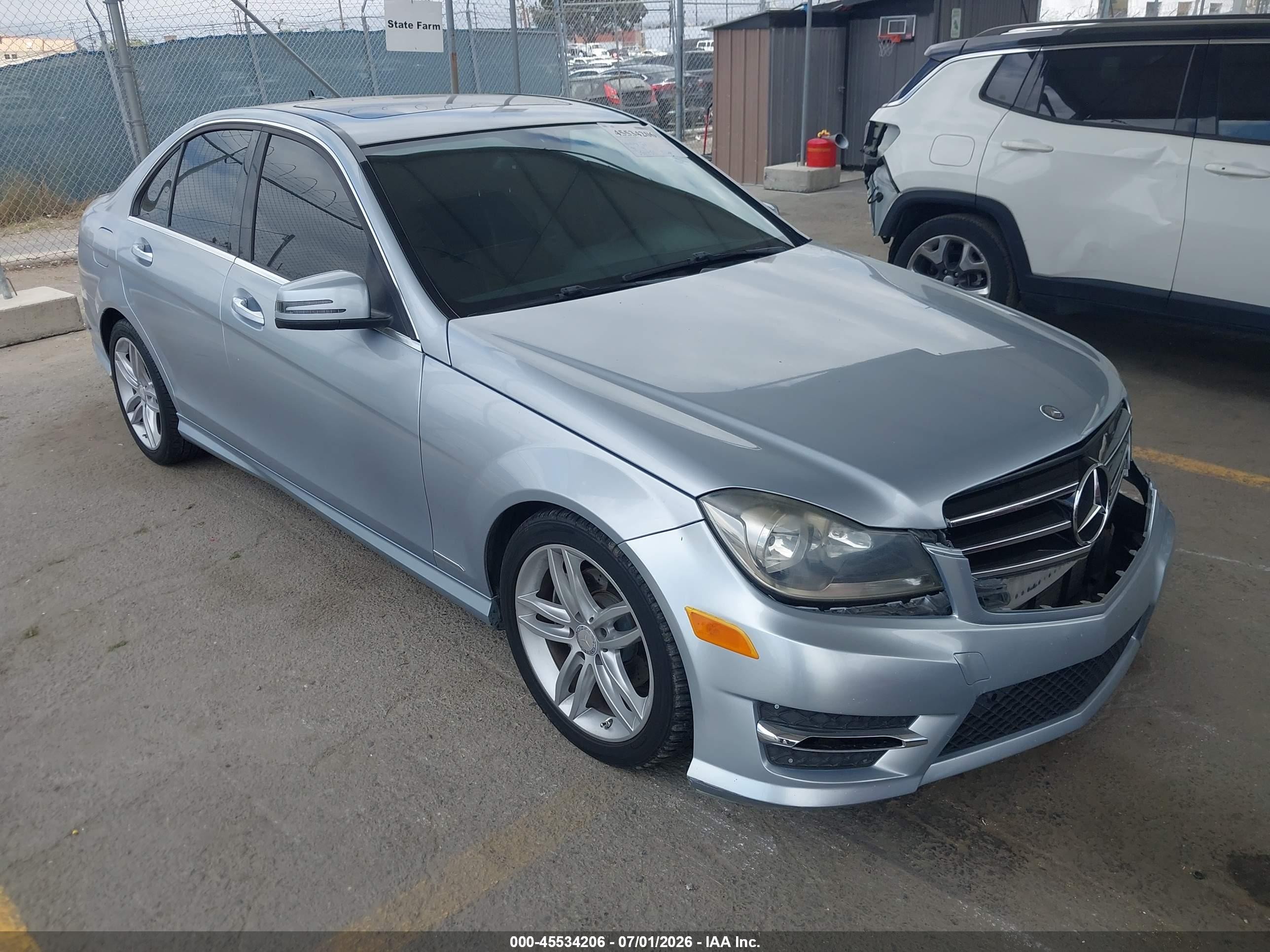 2014 Mercedes-benz C 250 Sport Серебряный vin: WDDGF4HBXEA963473