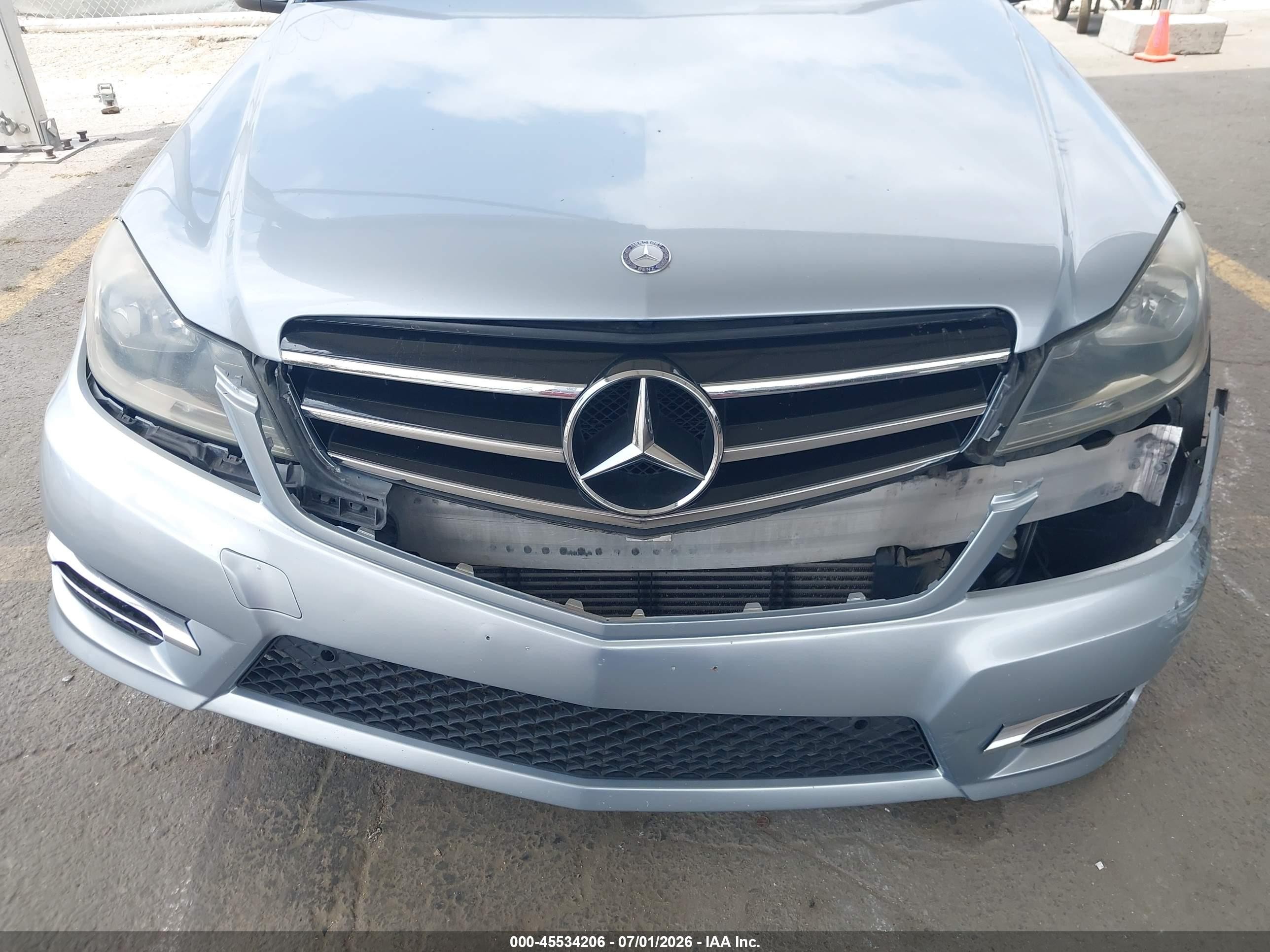 2014 Mercedes-benz C 250 Sport Серебряный vin: WDDGF4HBXEA963473
