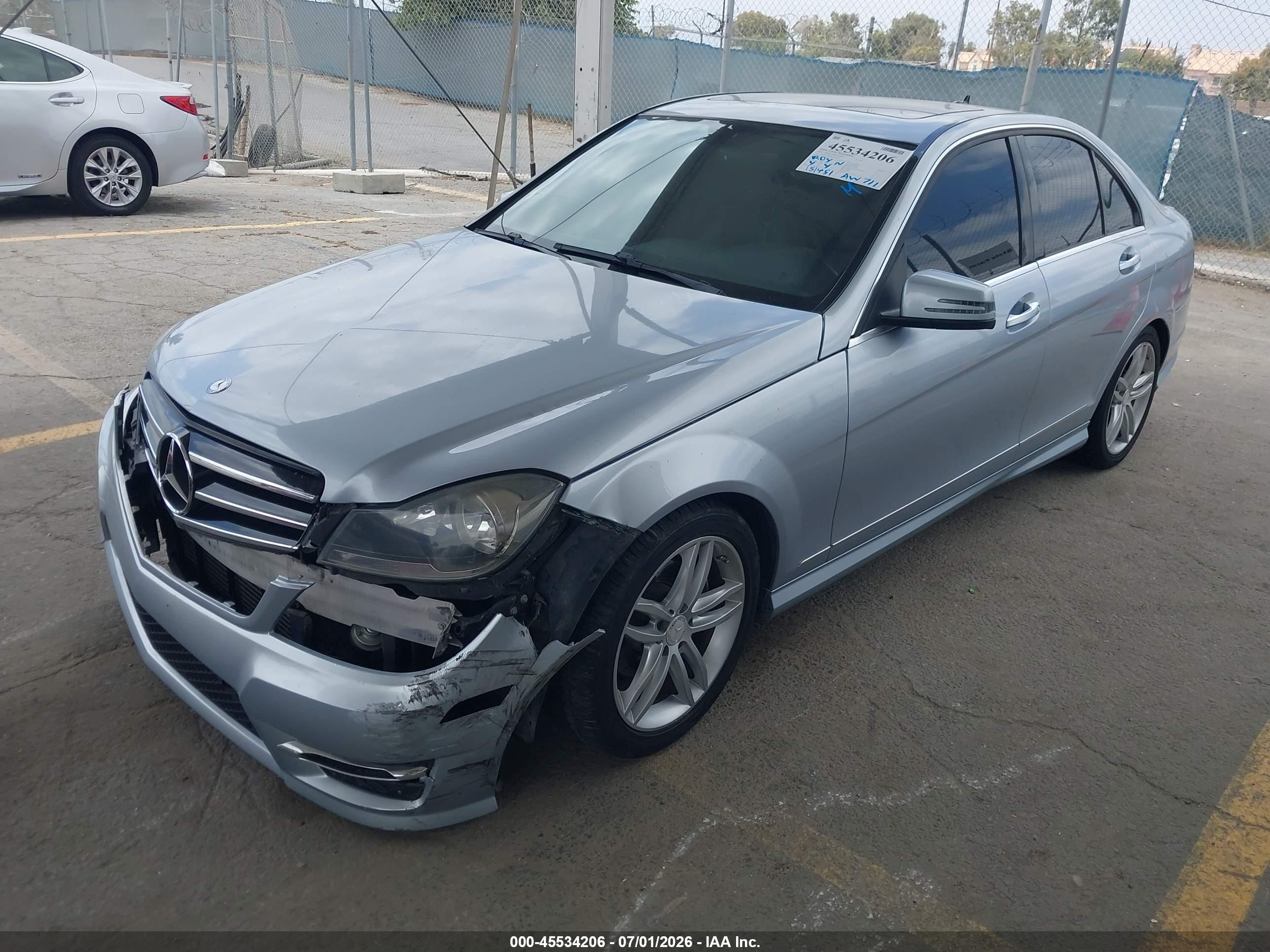 2014 Mercedes-benz C 250 Sport Серебряный vin: WDDGF4HBXEA963473