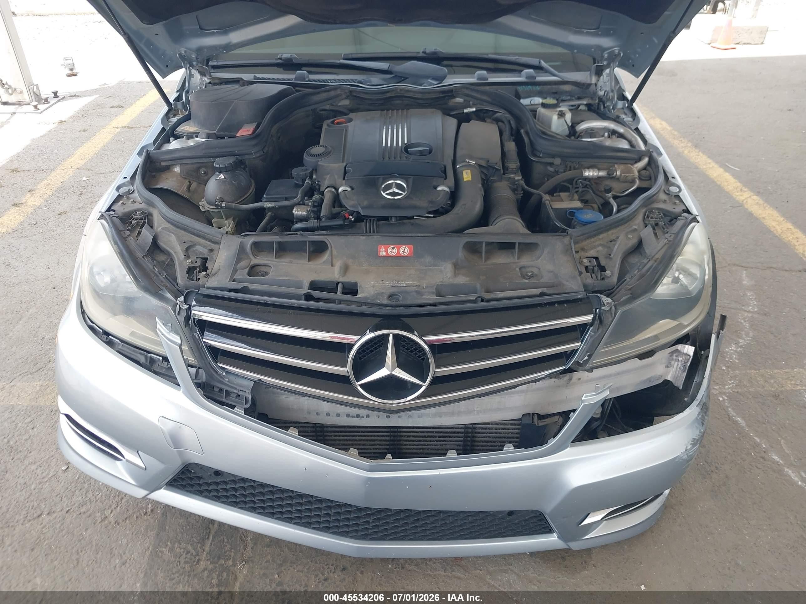 2014 Mercedes-benz C 250 Sport Серебряный vin: WDDGF4HBXEA963473