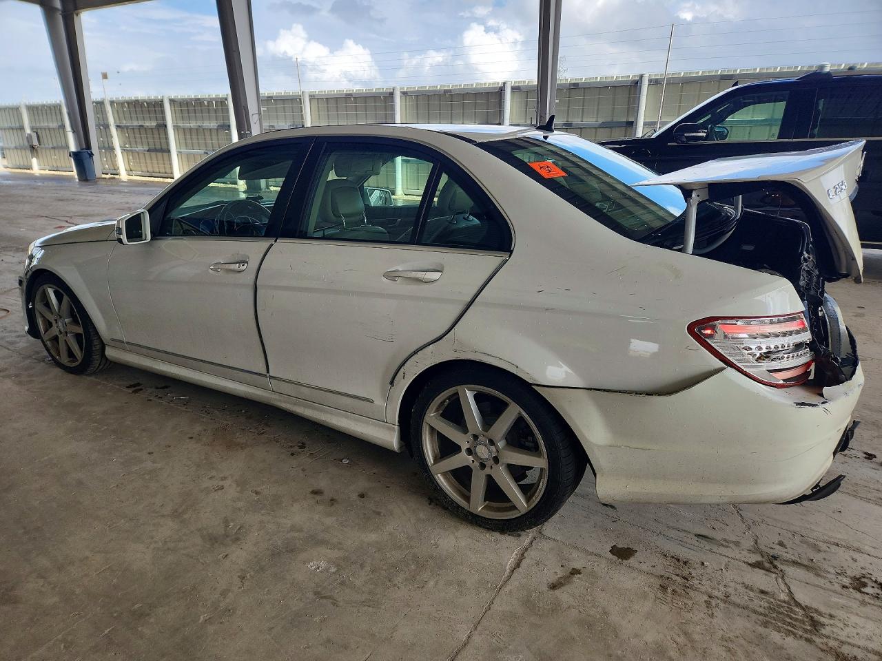 2014 Mercedes-benz C 250 White vin: WDDGF4HBXEA964249
