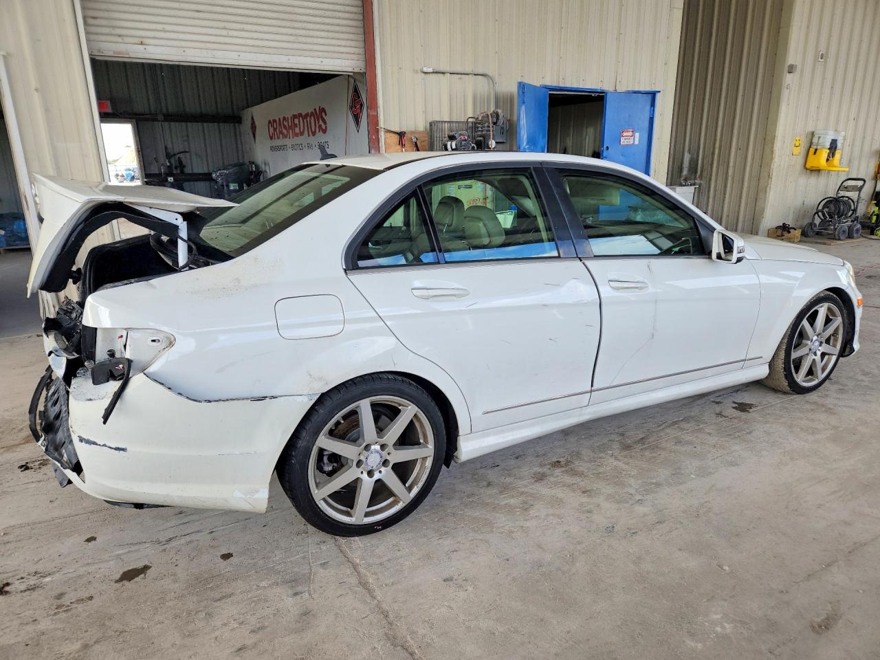 2014 Mercedes-benz C 250 White vin: WDDGF4HBXEA964249