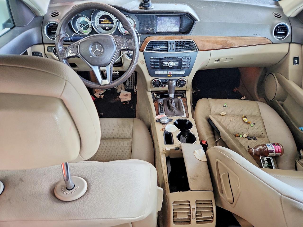 2014 Mercedes-benz C 250 White vin: WDDGF4HBXEA964249