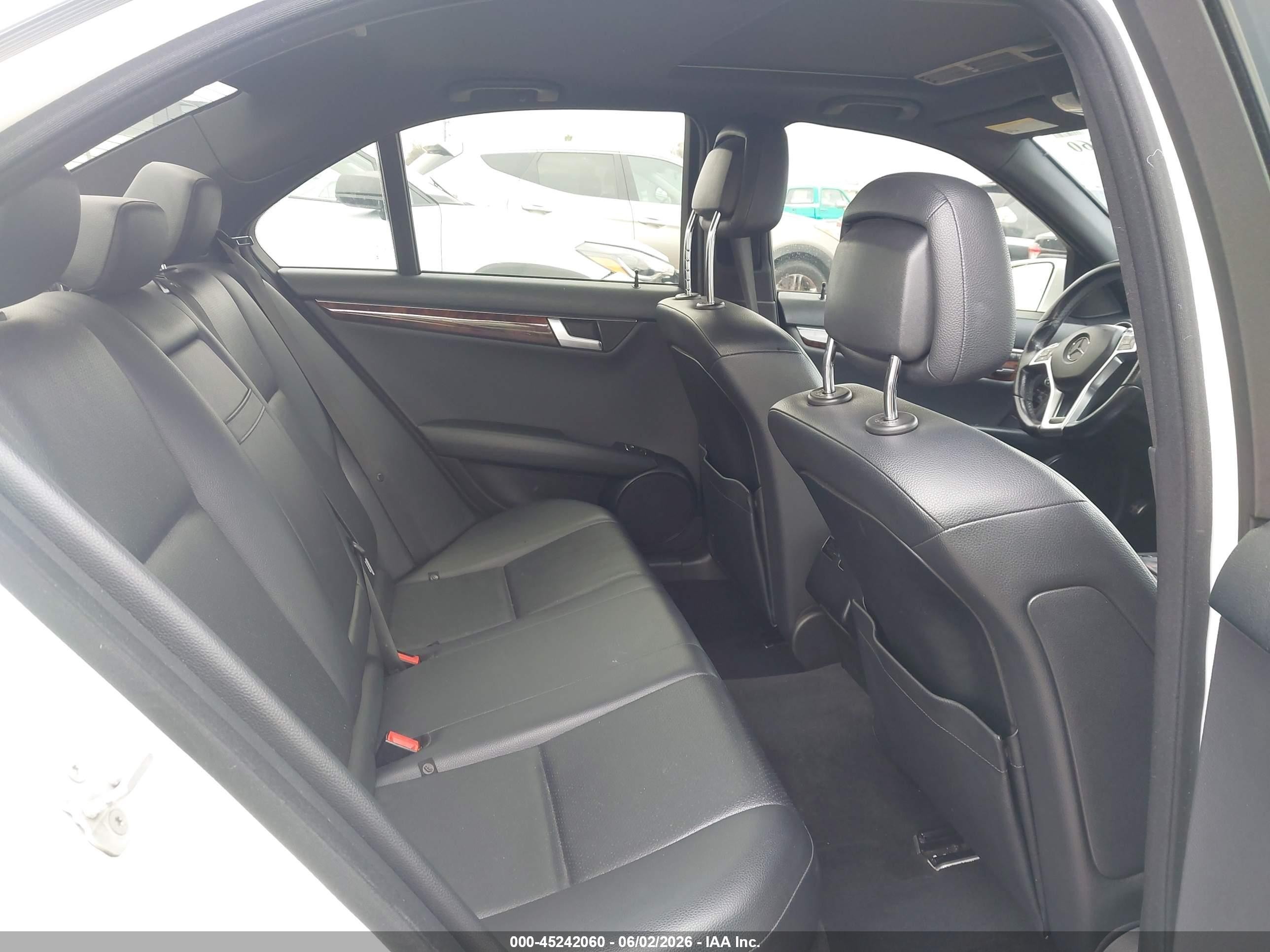 2014 Mercedes-benz C 250 Sport White vin: WDDGF4HBXEG211950