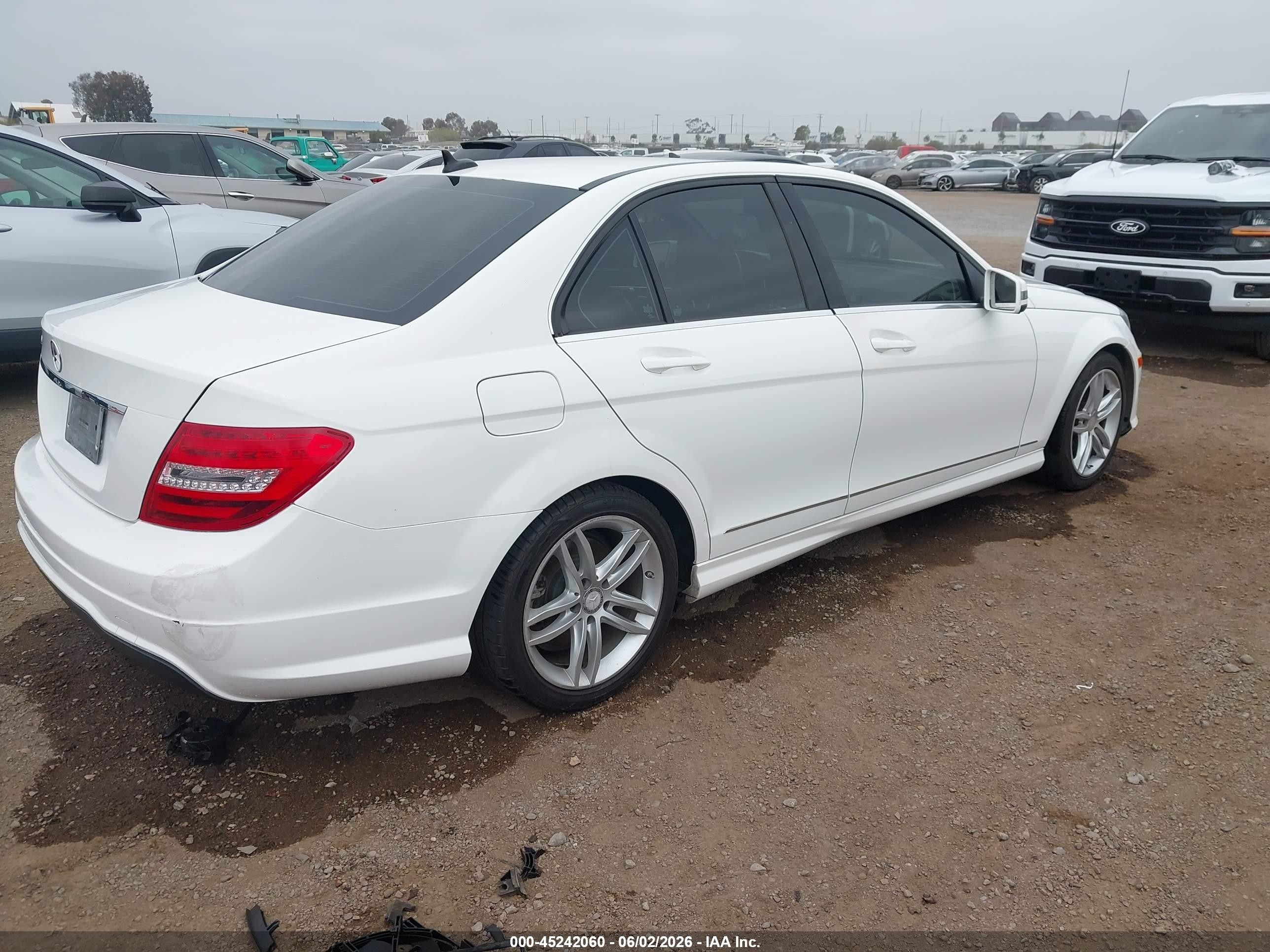 2014 Mercedes-benz C 250 Sport White vin: WDDGF4HBXEG211950