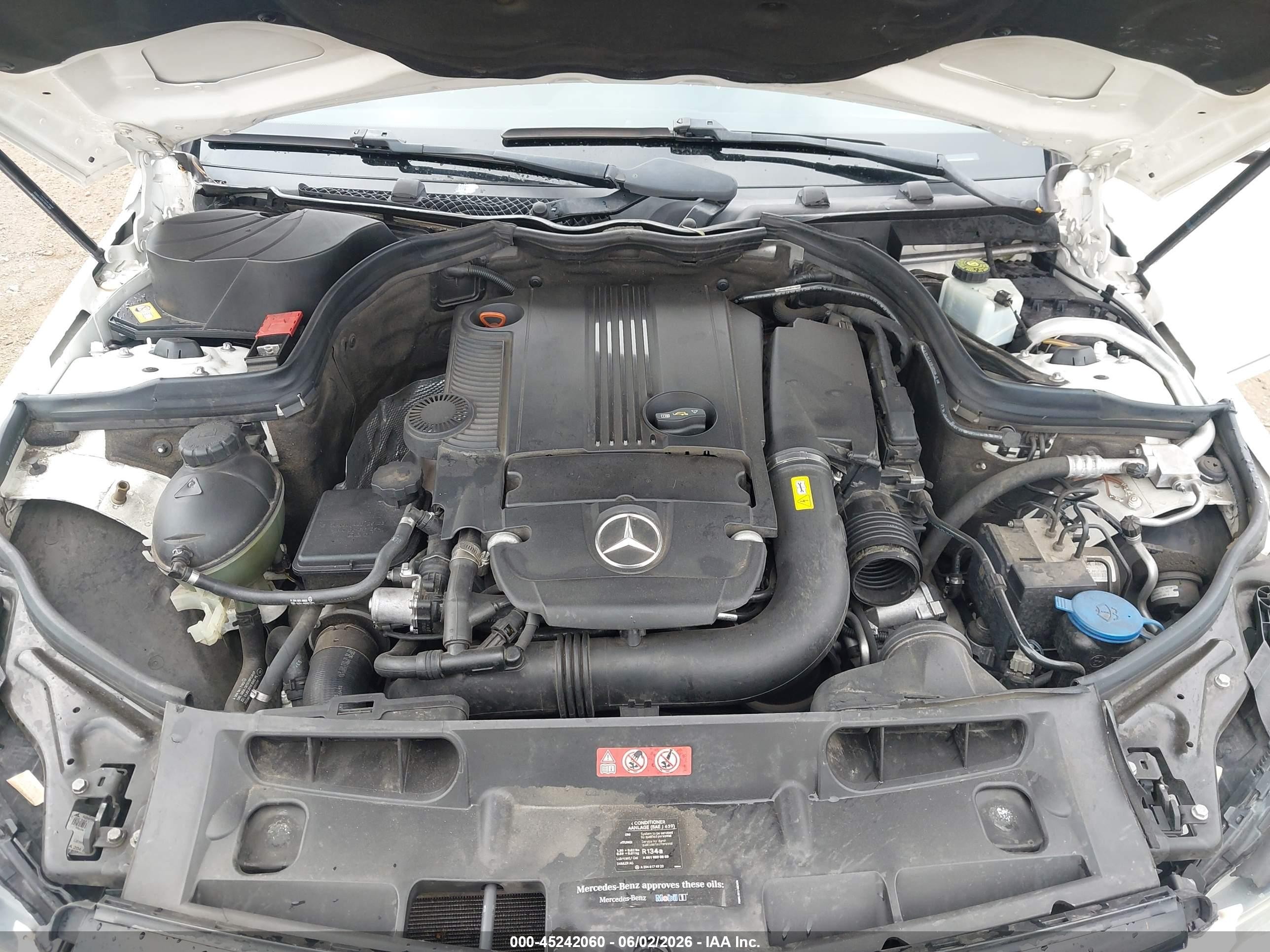 2014 Mercedes-benz C 250 Sport White vin: WDDGF4HBXEG211950