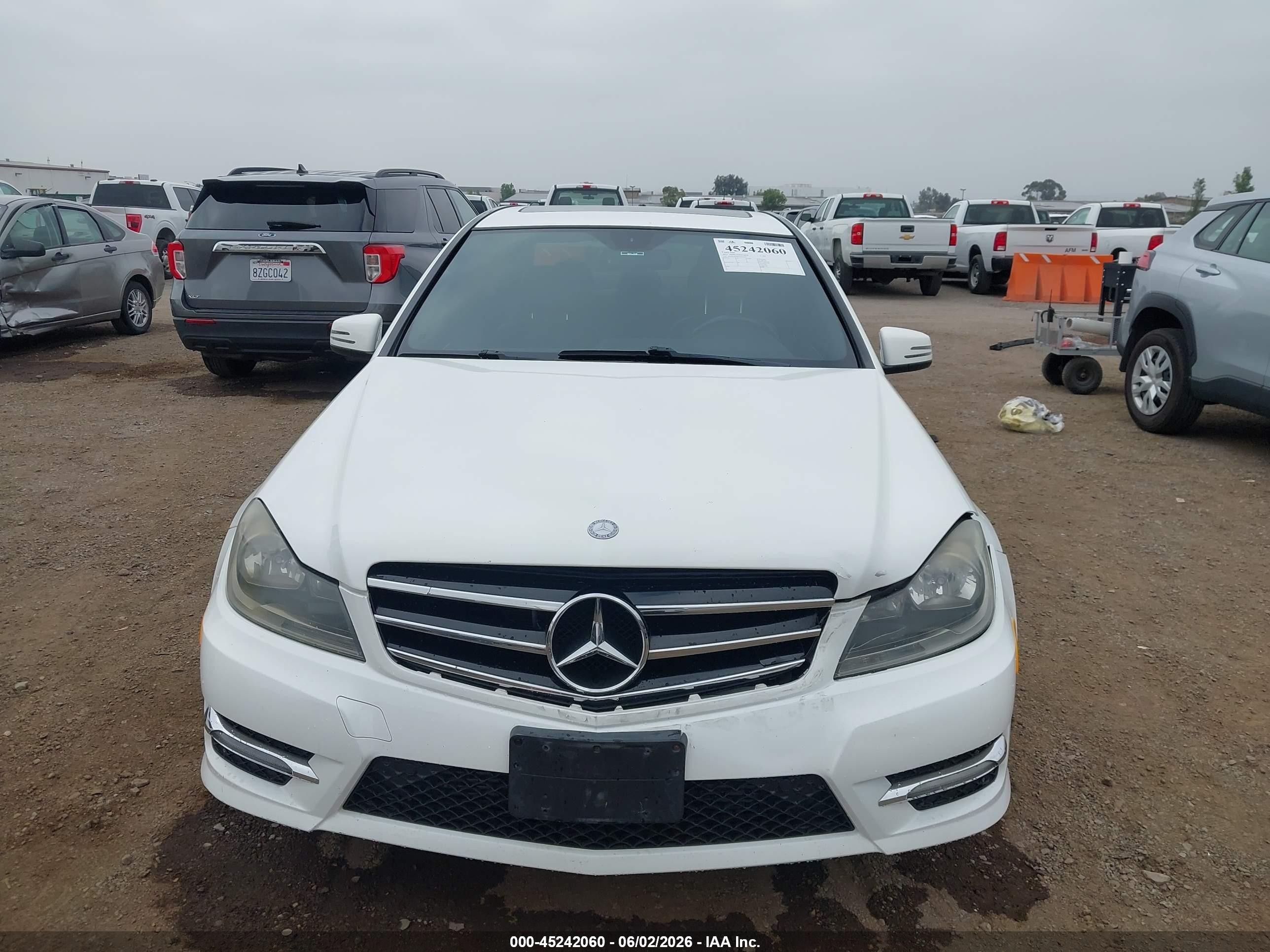 2014 Mercedes-benz C 250 Sport White vin: WDDGF4HBXEG211950