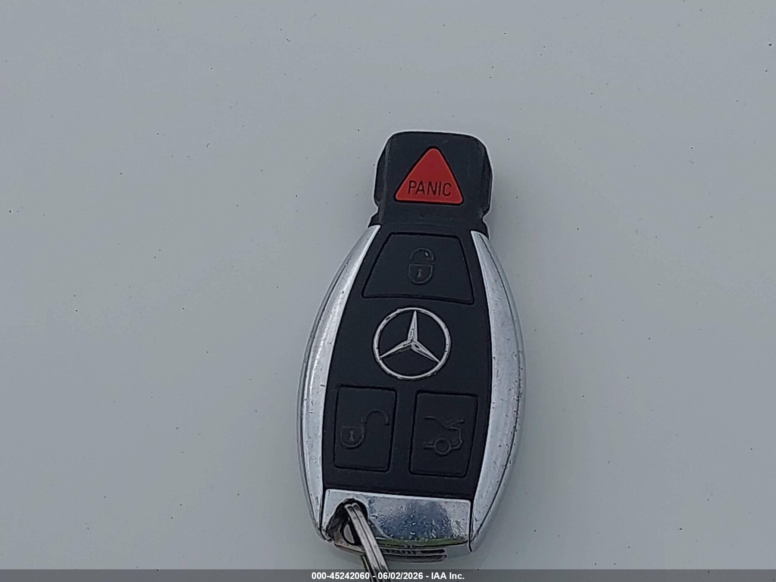 2014 Mercedes-benz C 250 Sport White vin: WDDGF4HBXEG211950