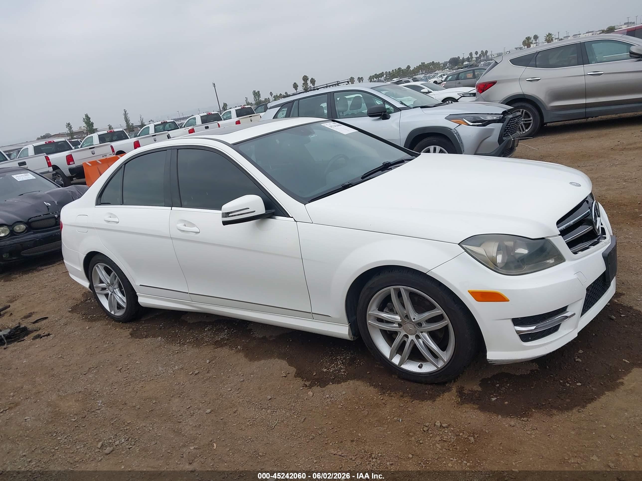 2014 Mercedes-benz C 250 Sport White vin: WDDGF4HBXEG211950